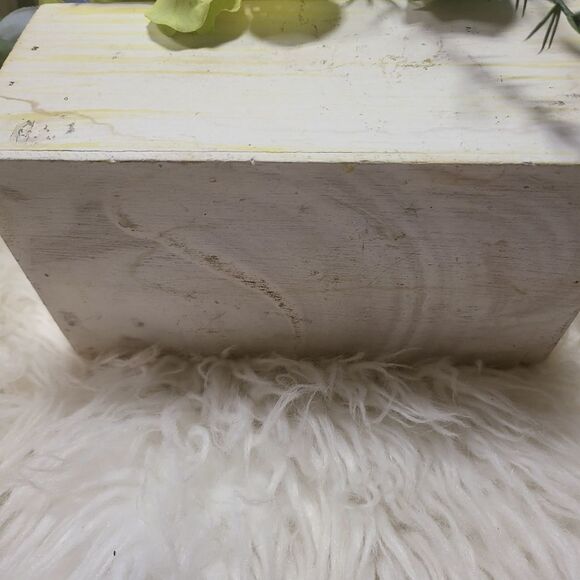 Wooden box of faux flowers - Picture 3 of 7